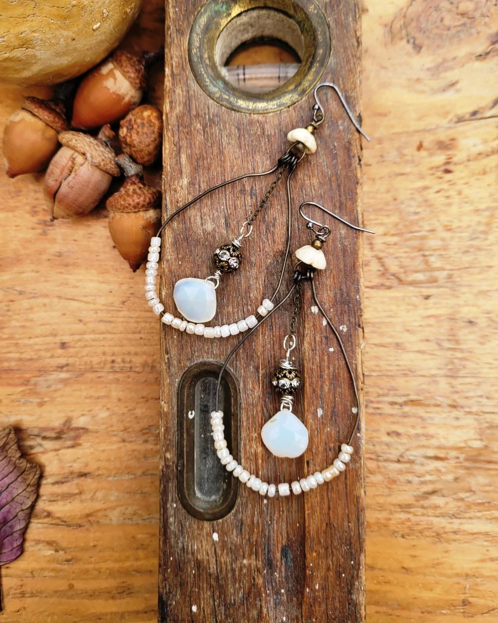 Brincos créoles, energia garantida com pérolas finas e gota calcedônia. – photo 5